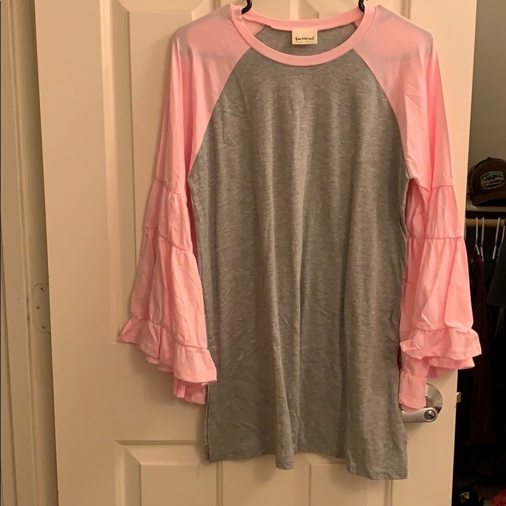 Ruffle sleeve baseball tee